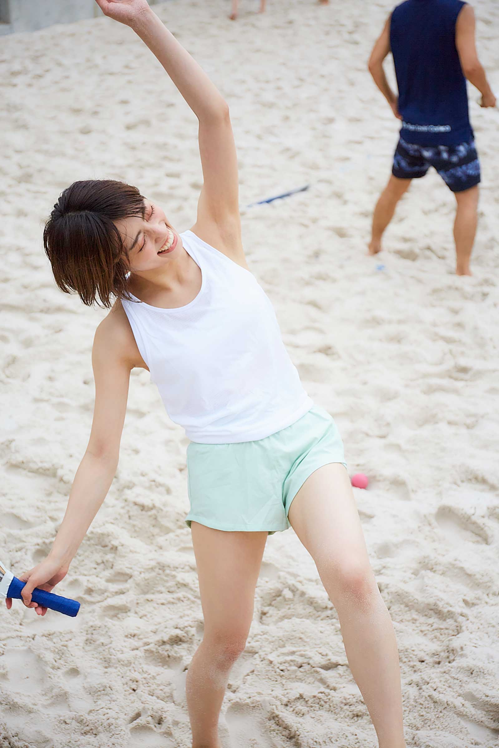 フレスコボールで100ラリーに挑戦する高見奈央さん
