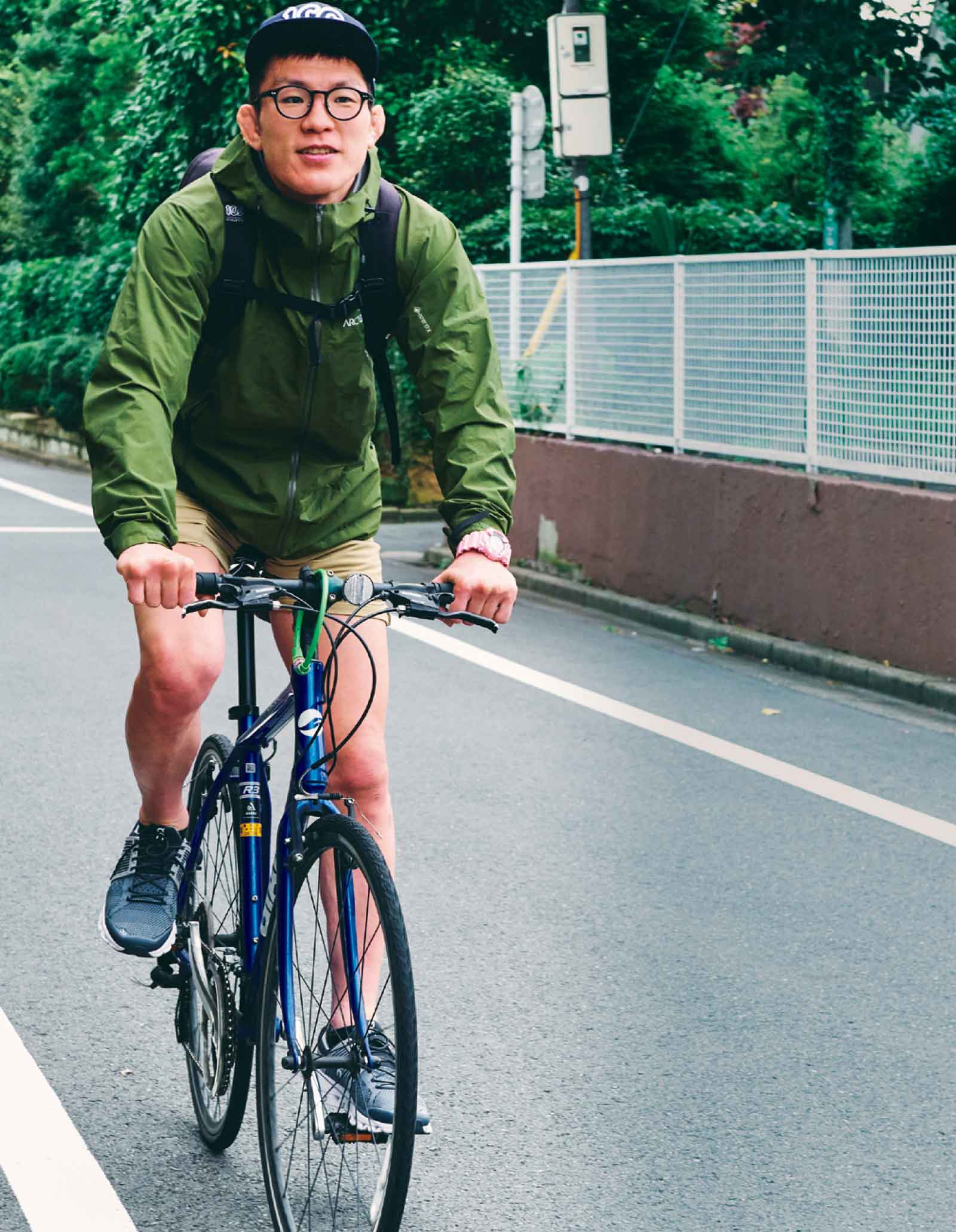 自転車移動の青木選手