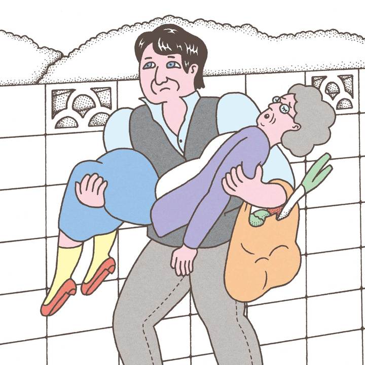 転倒した高齢者を運ぶ