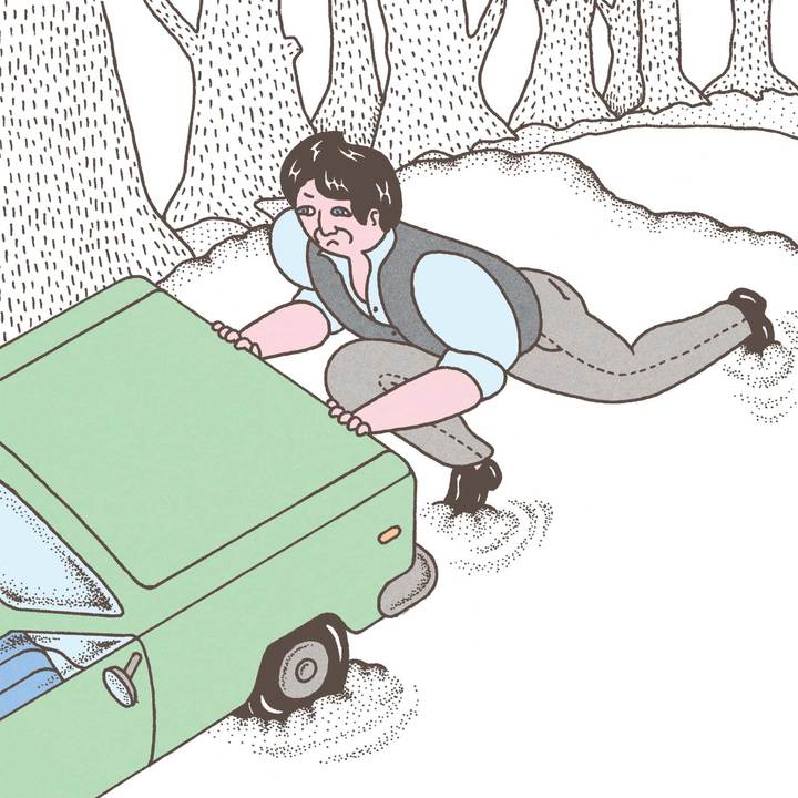 スリップして動かない車を押す