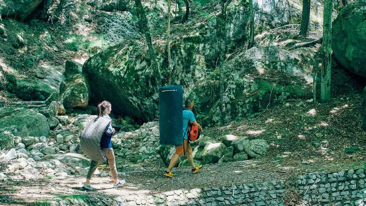 山梨県北杜市にある日本百名山の一つ、瑞牆山
