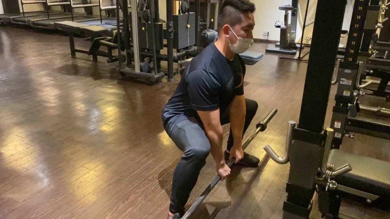 トレーニングをする男性